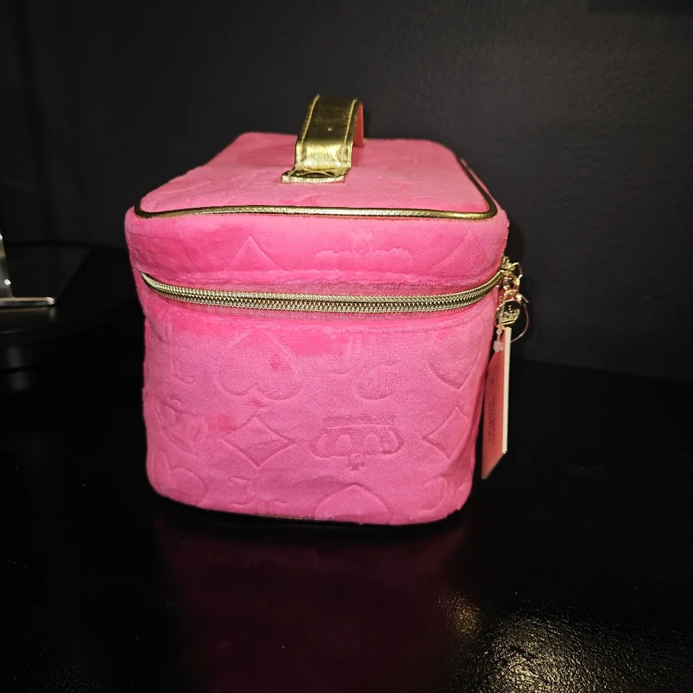 Juicy Couture Pink/Gold Logo Velour Makeup Bag Includes 1 Toiletry Bott…